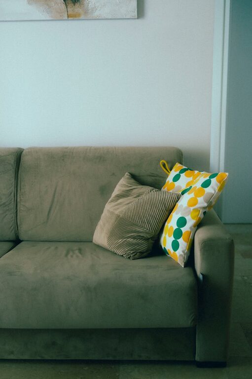 Affordable Ways to Make Your Living Room Warm and Inviting